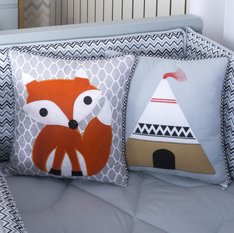 Enfeite Decorativo Fox Cinza com detalhes Laranja bordado de Raposa e Oca - 2 peças Enfeite Decorativo Fox Cinza com detalhes Laranja bordado de Raposa e Oca - 2 peças