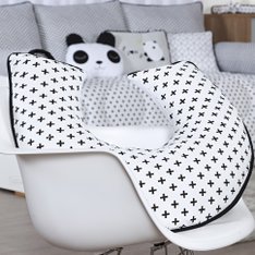 Apoio de Amamentar Panda com Estampa de Cruzinha Preto e zíper - 1 peça Apoio de Amamentar Panda com Estampa de Cruzinha Preto e zíper - 1 peça