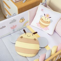 Kit Berço Bee Rosê, com Detalhes Bordados e Almofadas Decorativas, 100% Algodão - 9 Peças Kit Berço Bee Rosê, com Detalhes Bordados e Almofadas Decorativas, 100% Algodão - 9 Peças