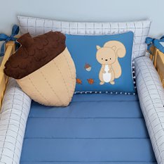 Kit Berço Esquilo Petróleo, Almofadas Decorativas com Detalhes em Bordado, 100% Algodão - 9 Peças Kit Berço Esquilo Petróleo, Almofadas Decorativas com Detalhes em Bordado, 100% Algodão - 9 Peças